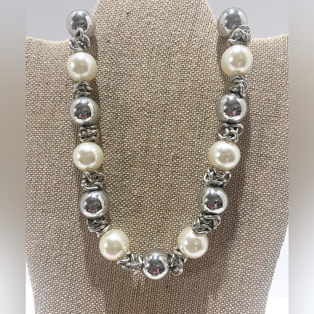 Large Faux Pearl & Silver Tone Beads Statement Necklace 17